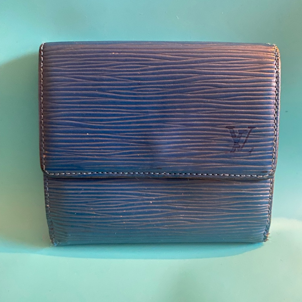 PRE💖LOVED Louis Vuitton tri-fold Epi Blue Wallet